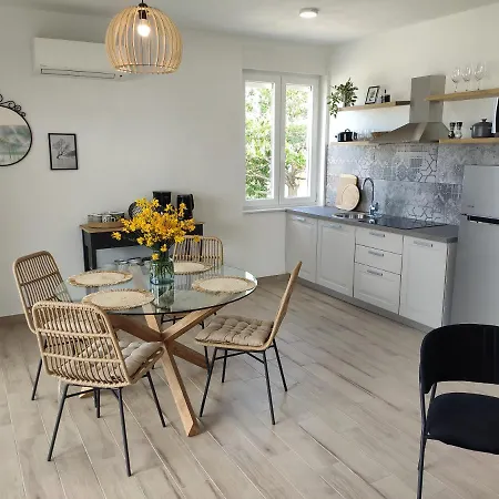 Sara 2 Apartmán Betina (Sibenik-Knin)