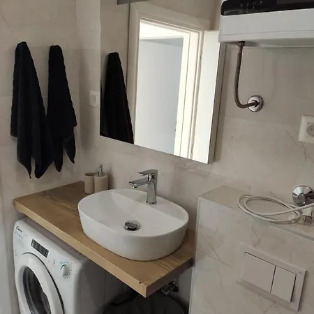 Sara 2 * Betina (Sibenik-Knin)