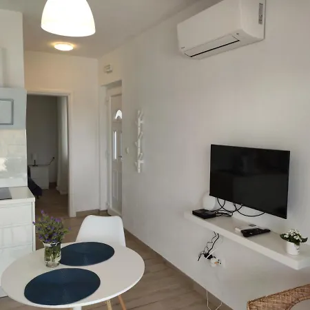 Sara 2 Apartment *